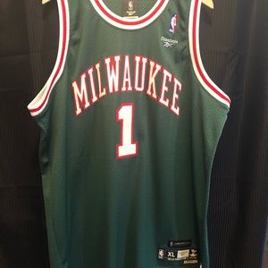 Reebok OSCAR ROBERTSON NBA MILWAUKEE BUCKS
